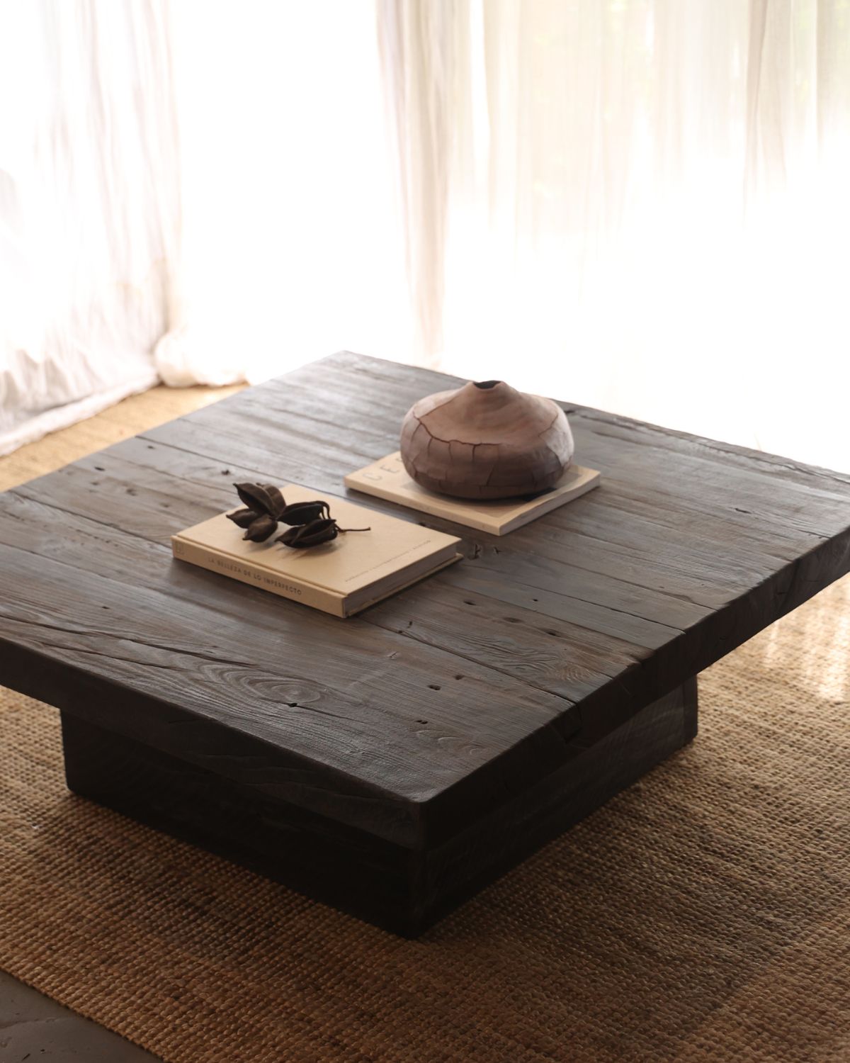MESA VELANÉ NEGRO CENIZA 100X100X35