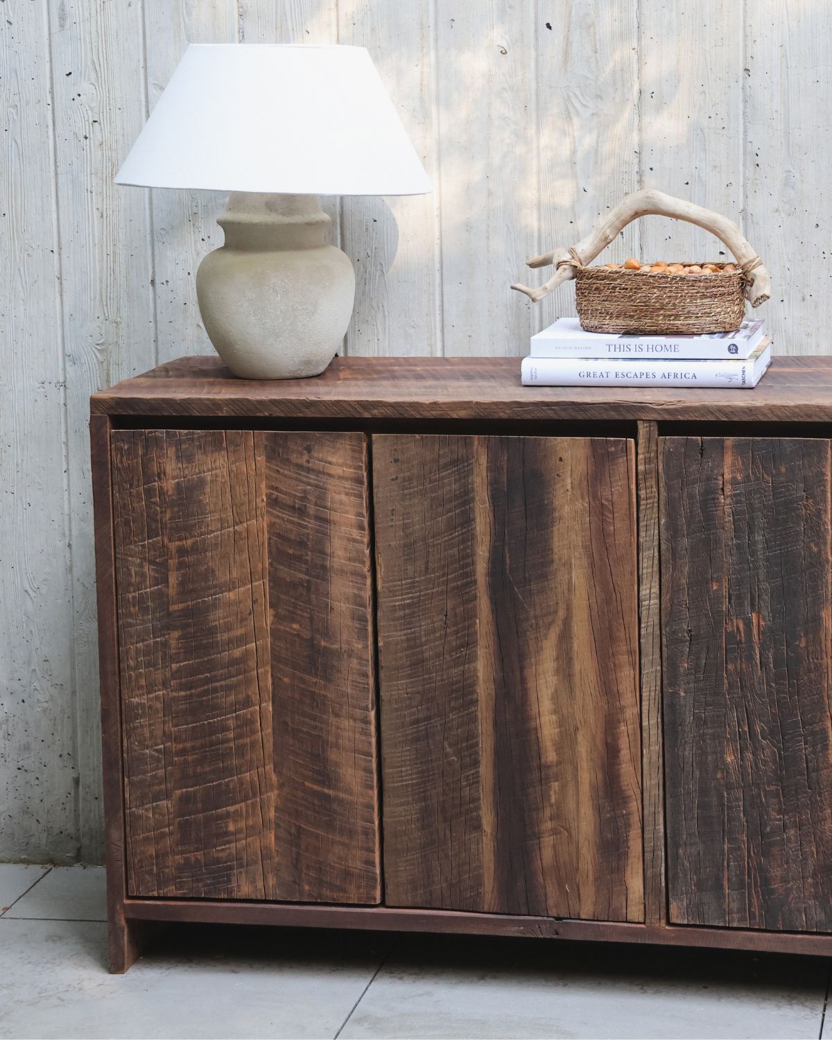 CÓMODA AMAE CON PUERTAS