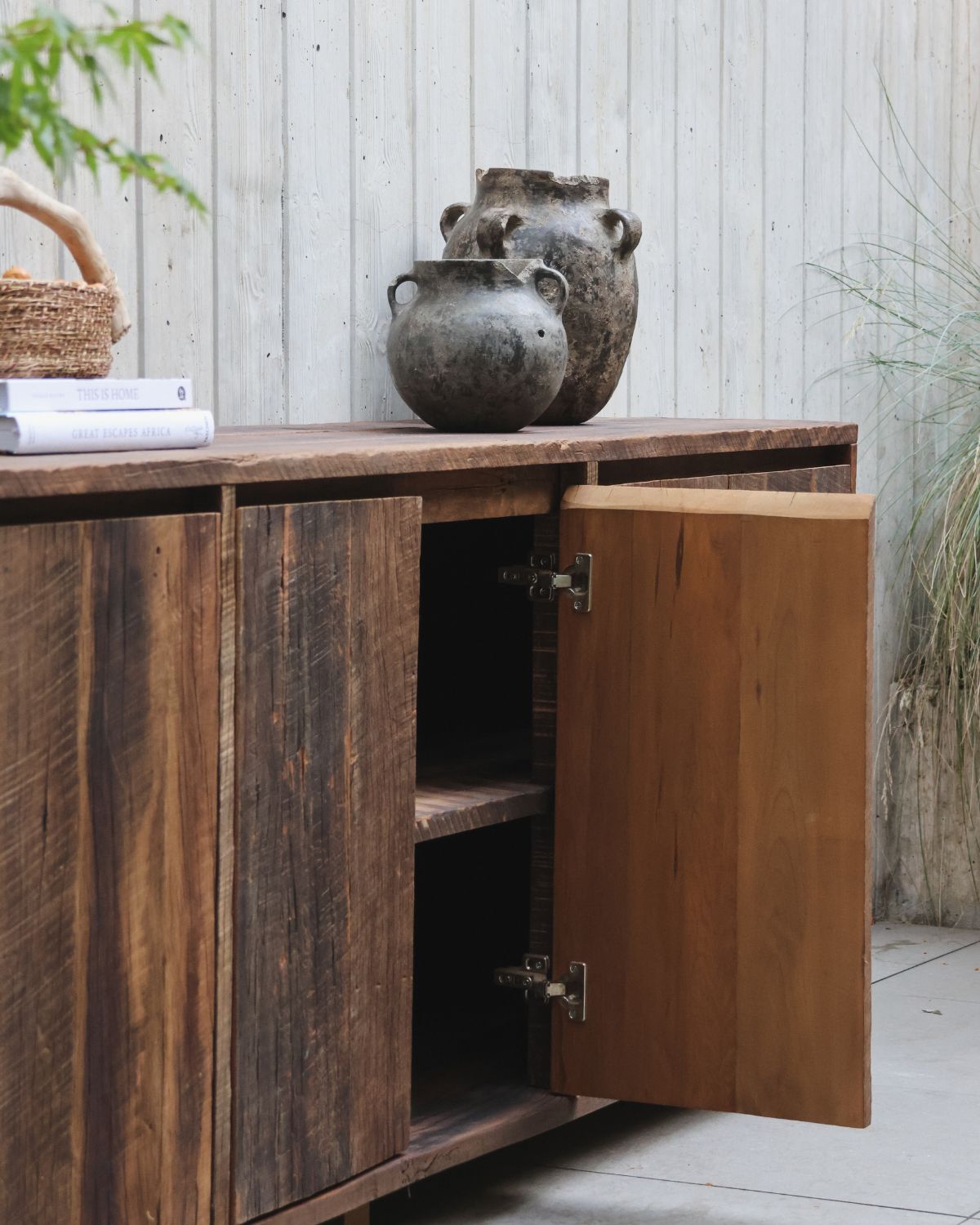 CÓMODA AMAE CON PUERTAS
